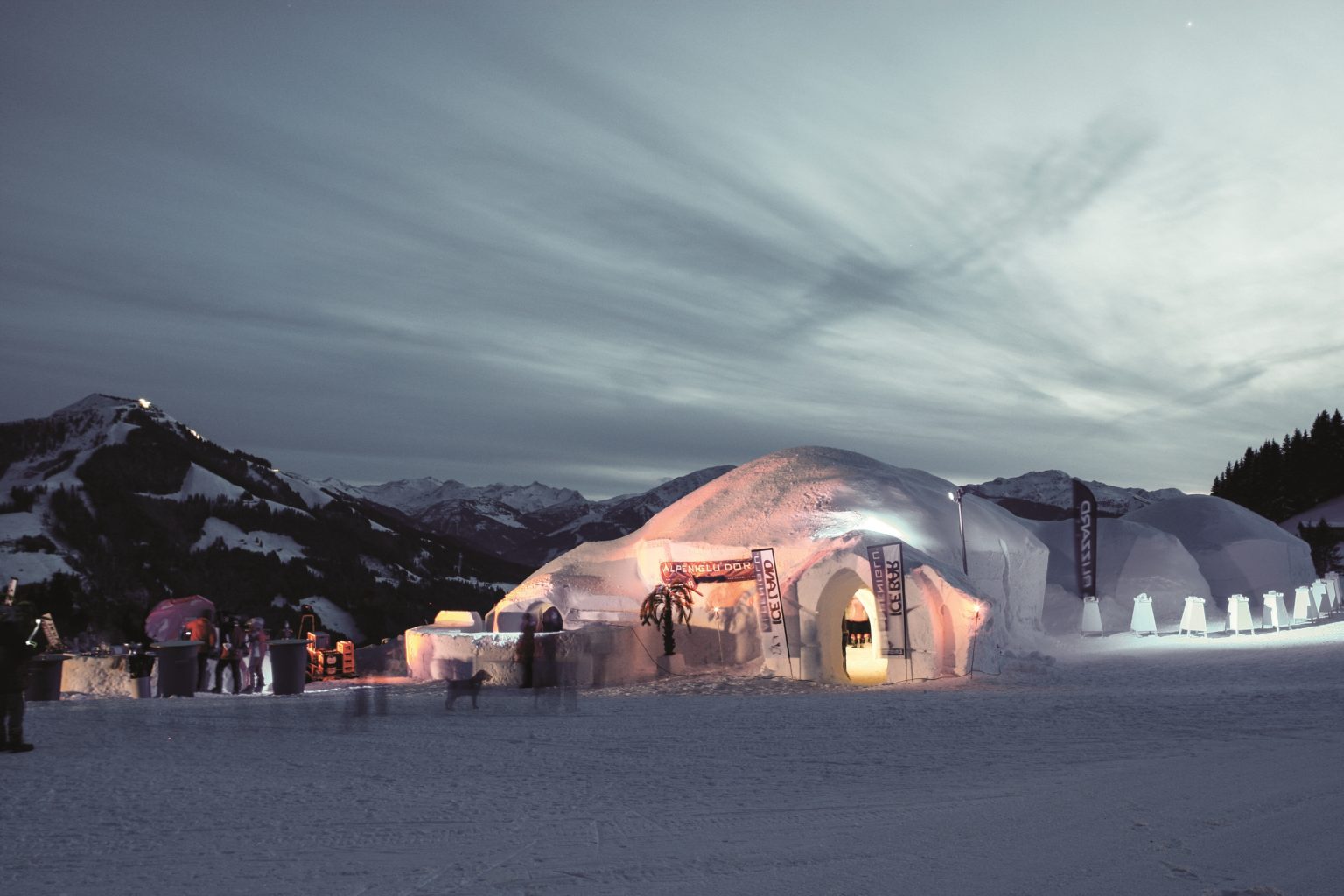 alpeniglu-dorf-bei-daemmerung-auf-hochbrixen